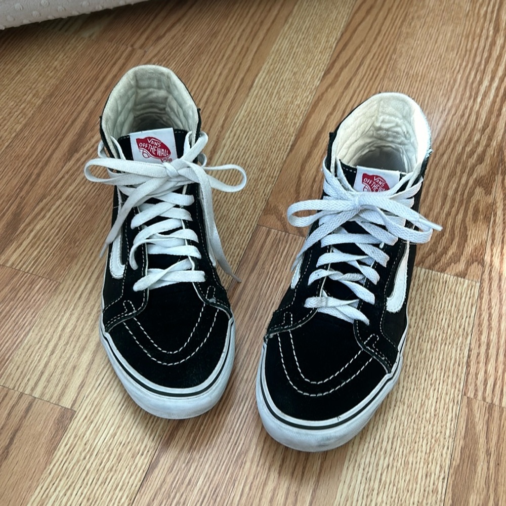 Van’s SK-8 hi men’s 7, women’s 8.5